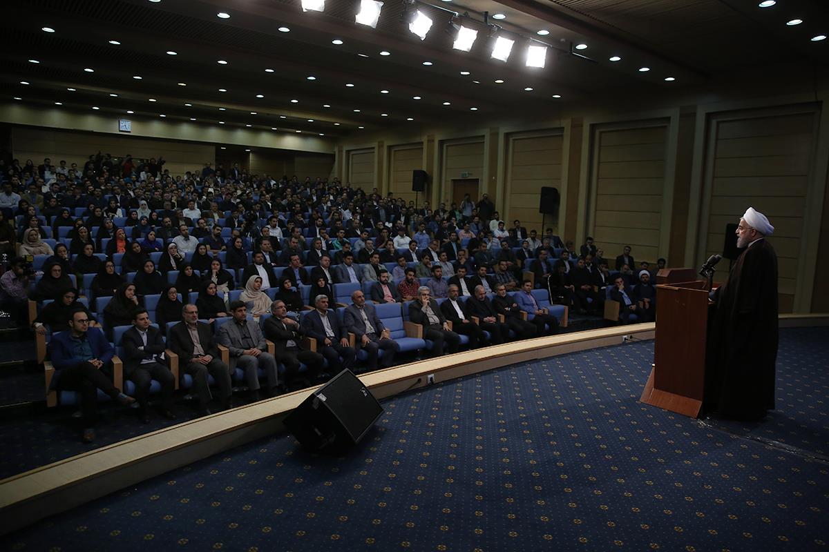 دیدار با جوانان و دانشجویان