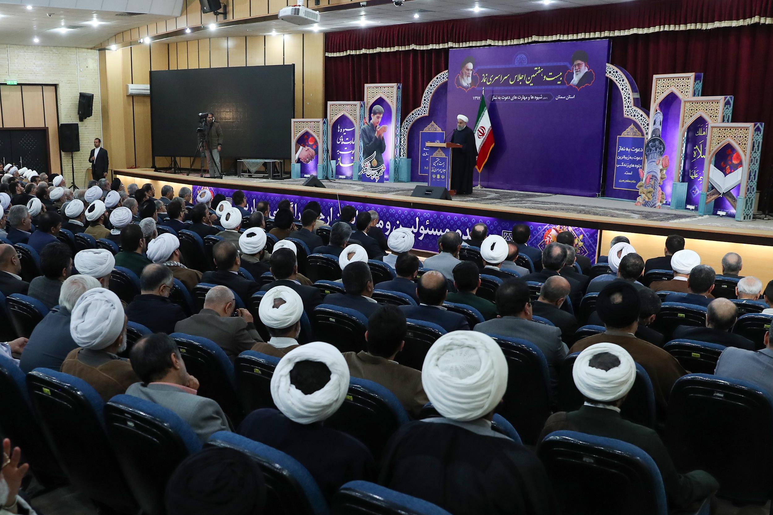 عالی‌ترین جلوه دین در سطح جهان نماز و حجاب است/ امروز بیش از هر زمان دیگر نیاز به استعانت الهی داریم