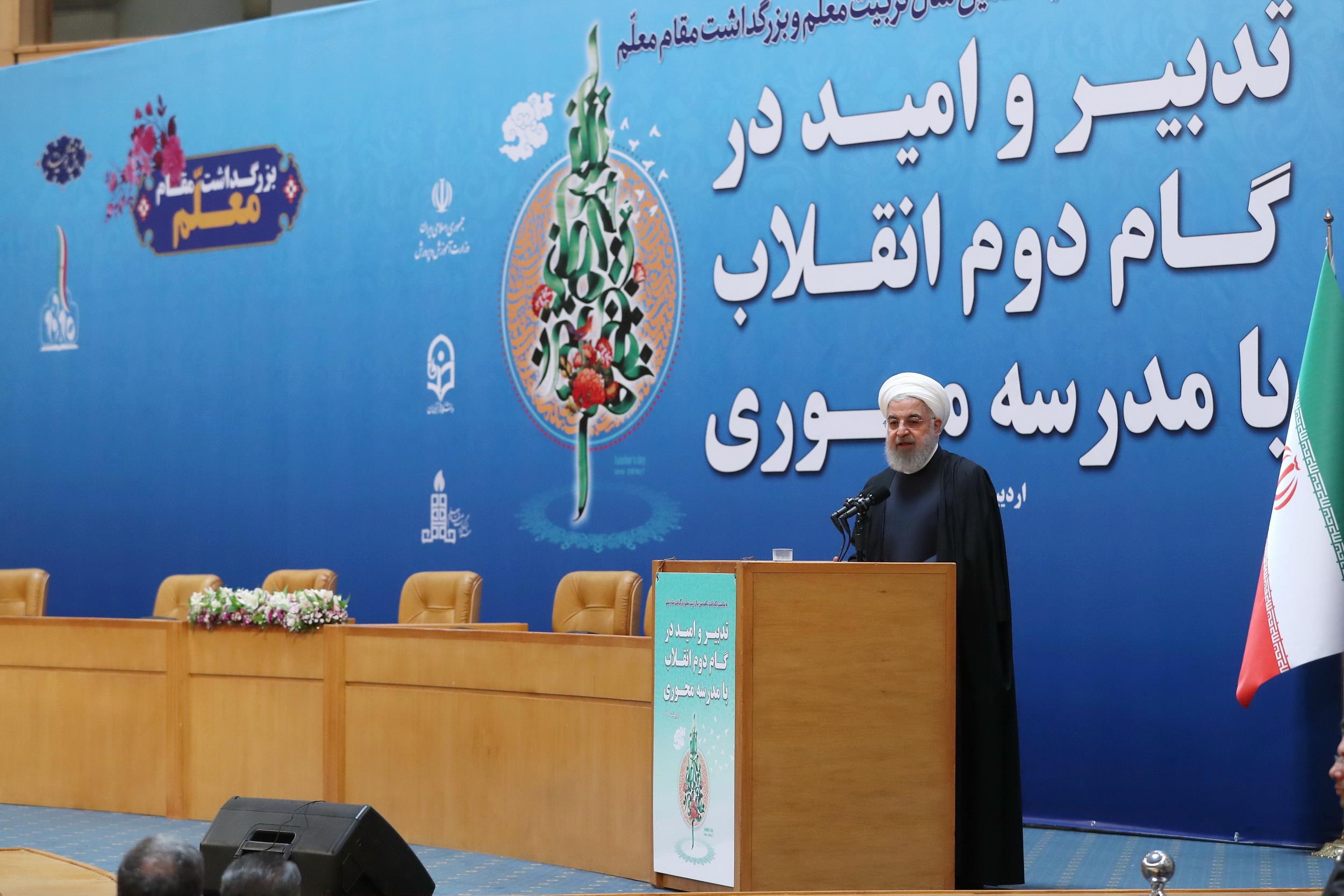 رفتار معلم با دانش‌آموزان، مهمترین رکن تربیتی است/ کلاس درس باید کلاس رحمت و گذشت باشد/ اگر معلم روح دانش‌آموز را به‌سوی خدا متحول کند، کلاس او حکم شب قدر دارد