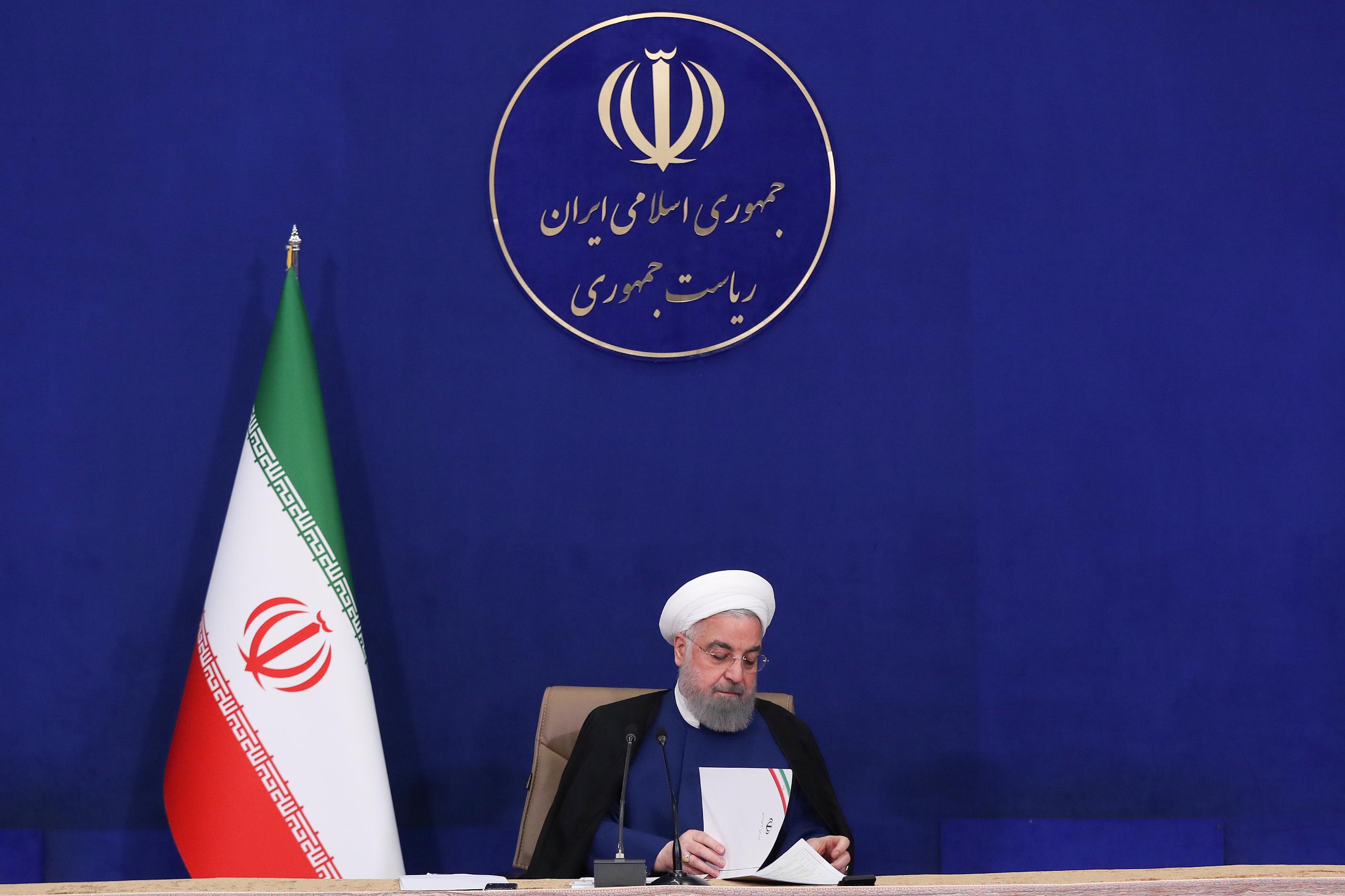 ان‌شاءالله بتوانیم راه و مسیر آن بزرگان مخصوصا شهید بهشتی را ادامه دهیم، او از اندیشمندانی بود که سال‌ها قبل از انقلاب، قبل از سال 40، مسیری را برای علم‌ودانش و ساماندهی تشکیلات و نسل پژوهشگر و حوزه‌های علمیه بنیان‌گذاری کرد