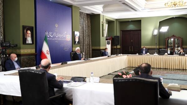 پیام بسیار محکم ایران به تحریمکنندگان؛ تحریمها بینتیجه است و پیشبرد طرحهای ملی بدون حتی یک دقیقه توقف ادامه مییابد/ جاسک به پایگاه مهم صادرات نفت ایران تبدیل خواهد شد/ طبق قول وزیر نفت ۱۷ طرح مهم در صنعت پتروشمی تا پایان سال افتتاح میکنیم/ امیدوارم با افتتاح خط انتقال نفت به جاسک در اسفندماه، روزانه یک میلیون بشکه نفت از این بندر صادر کنیم/ تقدیر از متخصصان و کارکنان وزارت نفت