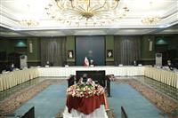 به هموطنان عزیزمان اطمینان می‌دهیم دولت، بخش اقتصادی و همچنین زندگی مردم را به عنوان یک نگرانی همواره مدنظر دارد یعنی از یک طرف بحث سلامت مردم مدنظر است و از طرف دیگر نیز بحث چرخش اقتصاد و تولید کشور مدنظر قرار دارد، الحمدالله تا امروز وضع تولید در کشور خوب بوده و ذخایر ما مکفی است و به اندازه کافی همه ذخایر به گونه‌ای است که نیازمندی‌ها را تامین کند
